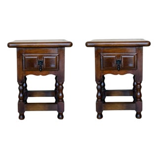 Early 20th Century Pair of Spanish Nightstands with Drawer and Iron Hardware For Sale