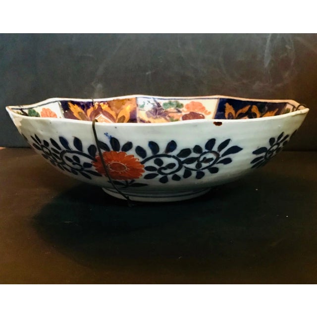 19th Century Meiji Period Japanese Imari Bowl For Sale In West Palm - Image 6 of 12
