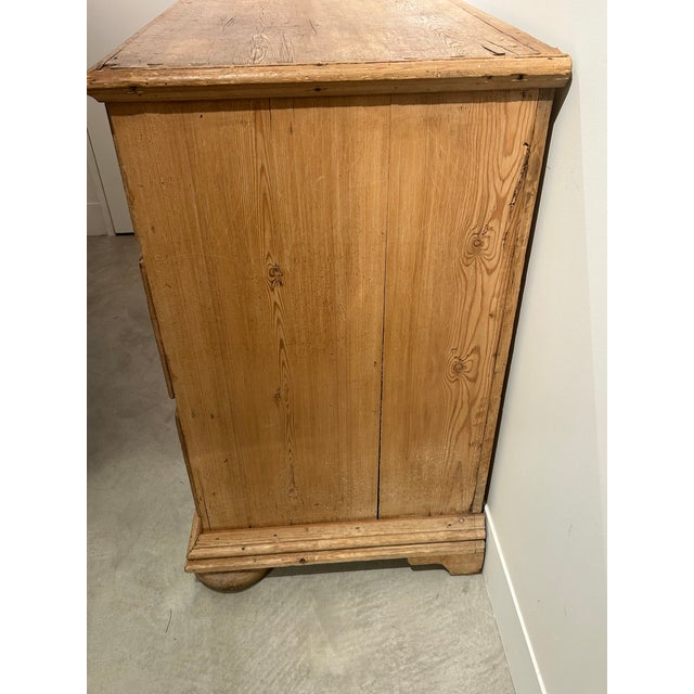 Mid 19th Century 19th Century English Natural Pine Chest of Drawers For Sale - Image 5 of 17