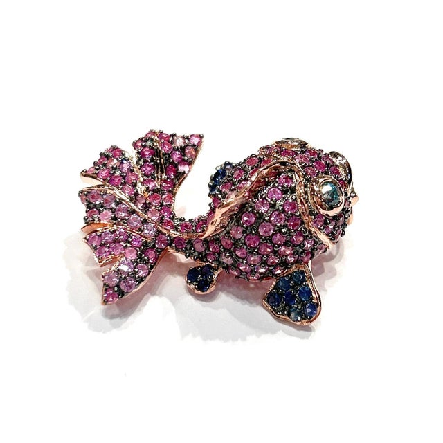 Bochic "Orient" Vintage Fancy Sapphire & Emerald Brooch - 18K Gold & Silver For Sale - Image 11 of 18