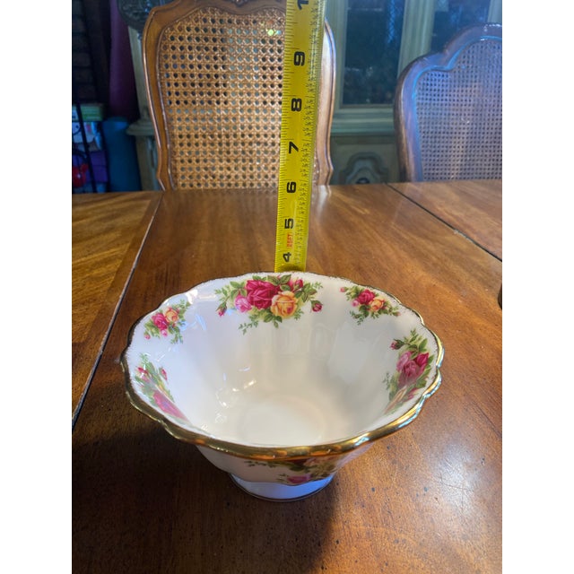 English 1960s Royal Albert Old Country Roses 6.5” Footed Bowl For Sale - Image 3 of 12