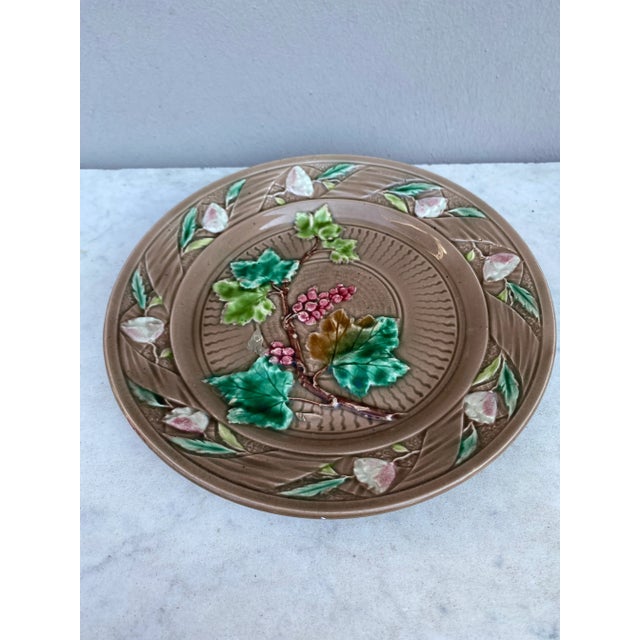French Country French Majolica Grape & Flowers Plate Luneville, Circa 1880 For Sale - Image 3 of 10