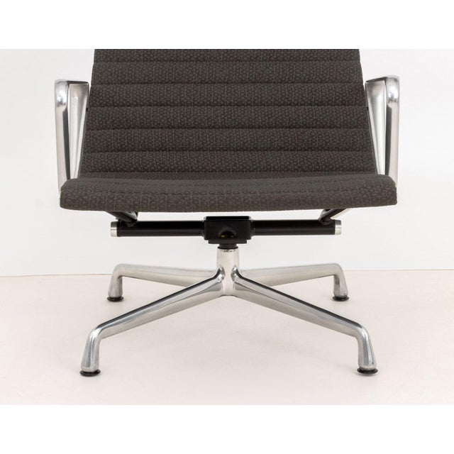 Herman Miller Eames for Herman Miller Ea124 Aluminum Group Chair For Sale - Image 4 of 9