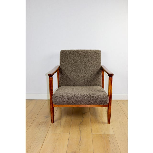 The GFM-142 Armchair by Edmund Homa – an Icon of Polish Design We offer the iconic GFM-142 armchair, designed by Edmund...