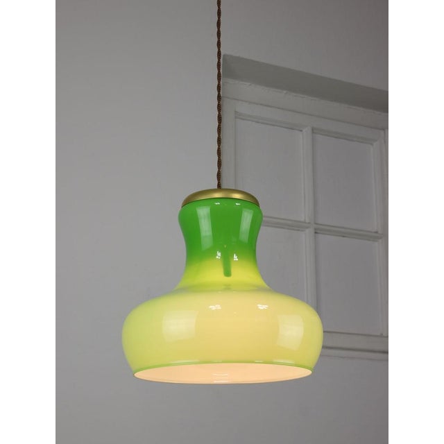 Chartreuse Large Mid-Century Italian Brass and Glass Pendant Lamp For Sale - Image 8 of 17