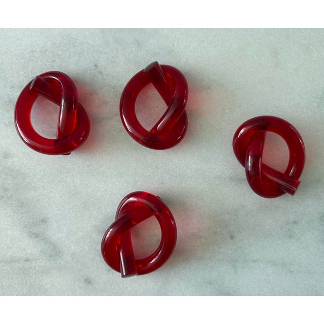 Plastic Mid 20th Century Set of 4 Red Lucite Acrylic Knot Napkin Rings Attributed to Dorothy Thorpe For Sale - Image 7 of 7
