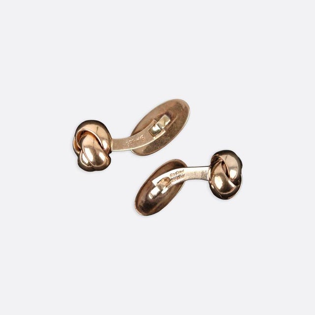 Pair of 14 carat gold cufflinks with decorative knot motif, made by Bernhard Hertz in Copenhagen (1893–1937). Stamped BH...