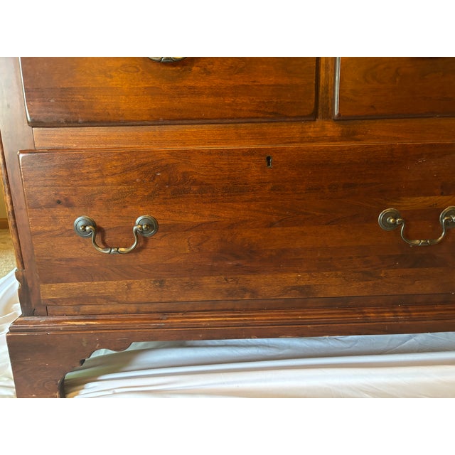 1990s Bob Timberlake for Lexington 12-Drawer Cherry Dresser For Sale In Minneapolis - Image 6 of 8