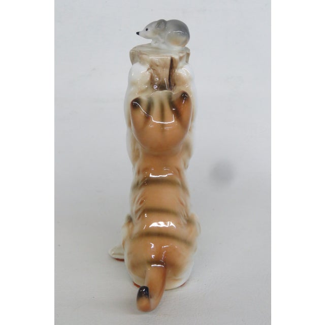 Bone China Taiwan Tabby Cat Chasing Mouse Up a Tree Stump Ceramic Figurine 4964b For Sale - Image 4 of 14