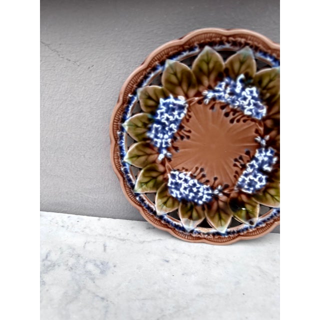 Villeroy & Boch Majolica Reticulated Lilac Plate Villeroy & Boch, Circa 1890 For Sale - Image 4 of 5