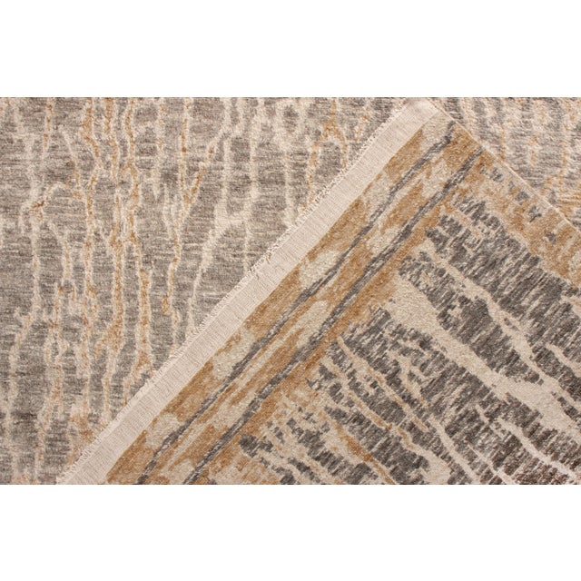1980s Rug & Kilim’s Modern Rug in All Over Beige, Gray and White Abstract Pattern For Sale - Image 5 of 7