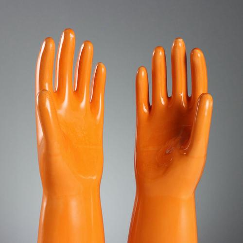 Pirelli Porcelain Lungavilla Glove Molds, Set of 5 For Sale - Image 5 of 11