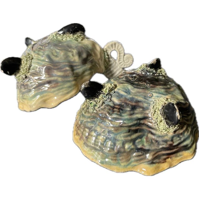 French Pair of 1920s French Oyster-Shaped Vintage Nut & Olive Dishes – Set of 2 Serving Bowls For Sale - Image 3 of 10