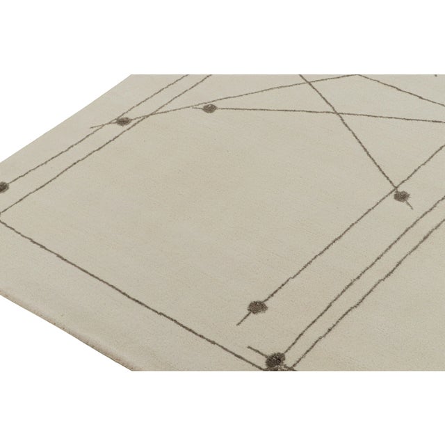 2010s 2010s Rug & Kilim’s Mid-Century Modern Style Rug in White and Gray Geometric Pattern For Sale - Image 5 of 8