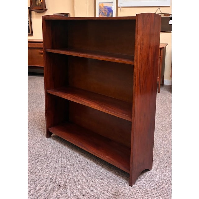 Mid Century Modern Free Standing Walnut Bookcase / Shelving c.1960 Beautiful Bookcase - Shelves are in a Set Position - UK...