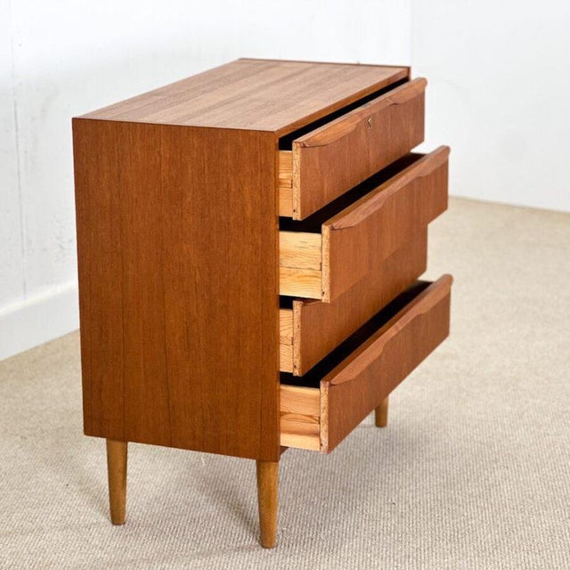 1960s Small Danish Chest of Drawers, 1960s For Sale - Image 5 of 15