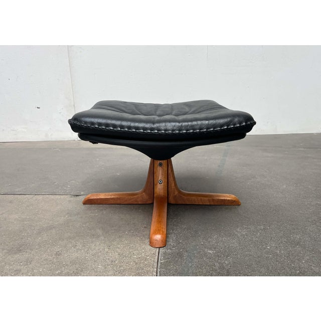 Mid-Century Modern Danish Reclining Ottoman in Teak and Leather from Berg Furniture, 1960s For Sale - Image 15 of 18