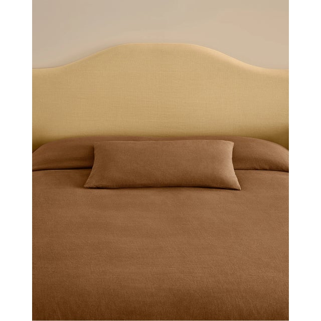 2020s Brand-New Nordic Knots Studio Linen Bedspread in Brandy, Large Size (104" X 110"). For Sale - Image 5 of 5