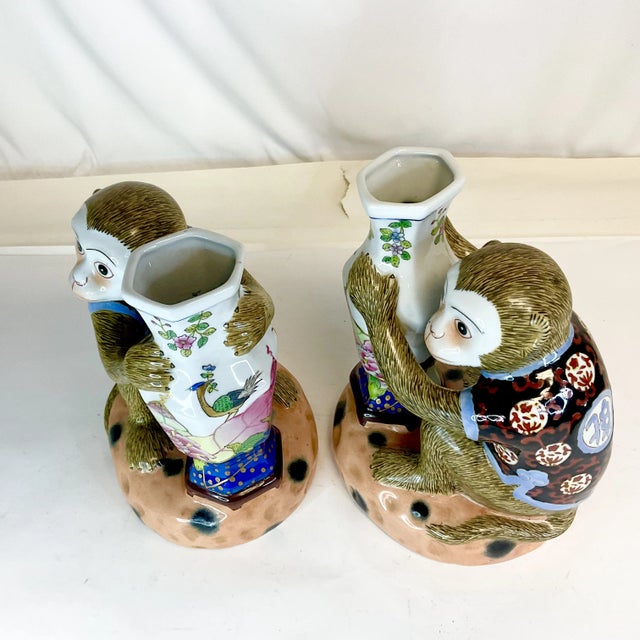 1960s Vintage Chinoiserie Hollywood Regency Majolica Monkey Tobacco Leaf Vases, Large Scale - A Mirrored Pair For Sale - Image 10 of 12