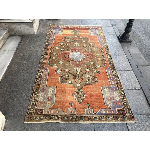 Vintage Turkish Peach Wool Oversized Rug - 4′5″ × 8′3″ For Sale - Image 11 of 11
