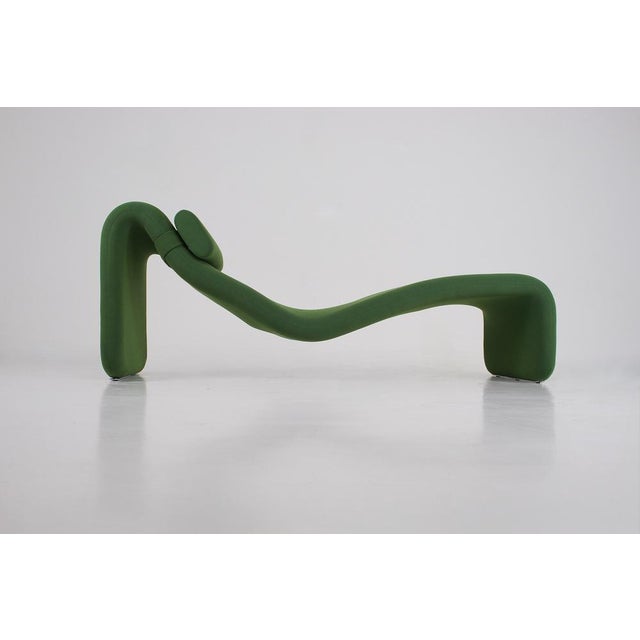Lounge chair in green kvadrat fabric, olivier mourgue for airborne, 1960s. W 172 cm x d 56 cm x h 62 cm. Seat height 28 cm.