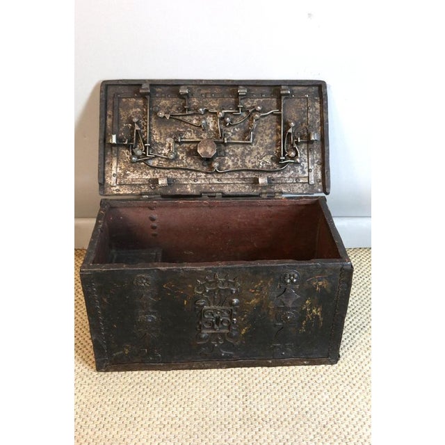 17th Century Nuremberg Chest For Sale - Image 13 of 16