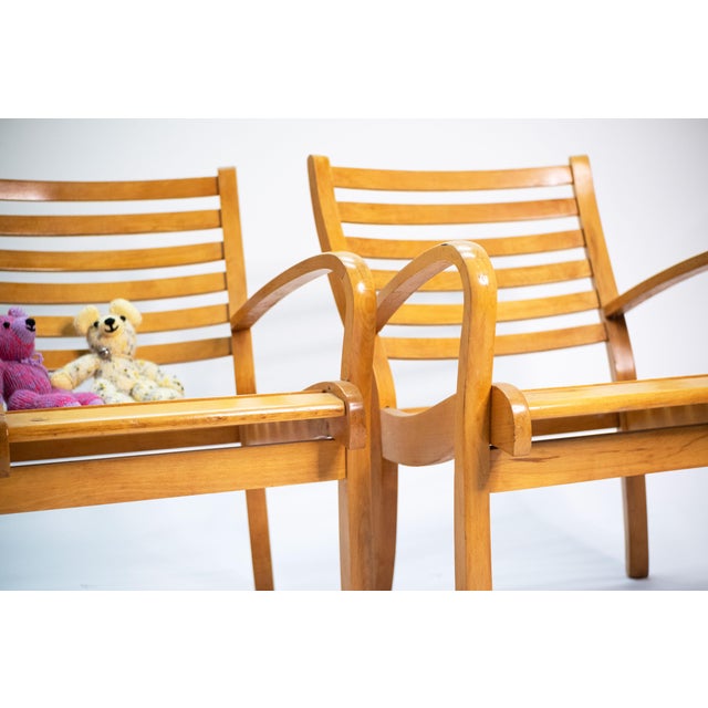 Thanks to their clean lines and timeless design, these chairs are suitable for both indoor and covered outdoor areas such...