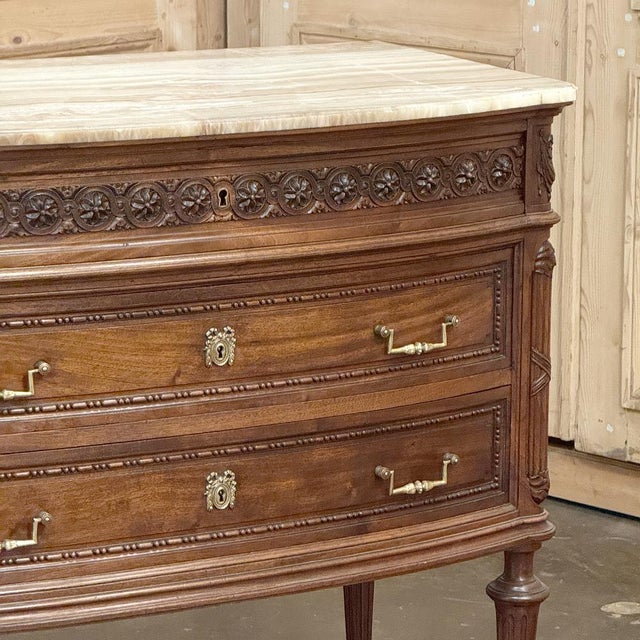 19th Century French Louis XVI Walnut Commode For Sale - Image 4 of 18