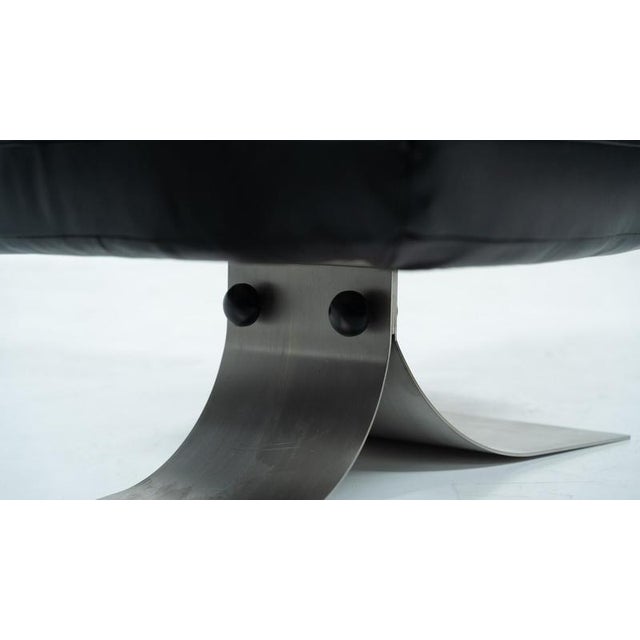 Black Leather Model Alta Lounge Chair and Ottoman attributed to Oscar Niemeyer, 1970, Set of 2 For Sale - Image 10 of 12