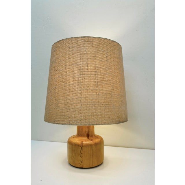 Beautiful Pine table lamp from the 1960s by Swiss-German label Bestform,Freudenberg. This is the model 05-14, which has a...