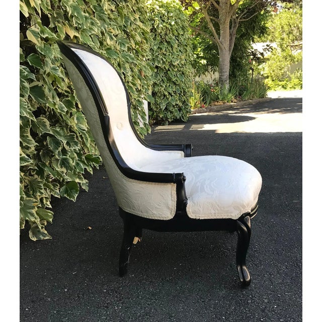 French Late 19th Century Napoleon III Slipper Chair For Sale - Image 3 of 11