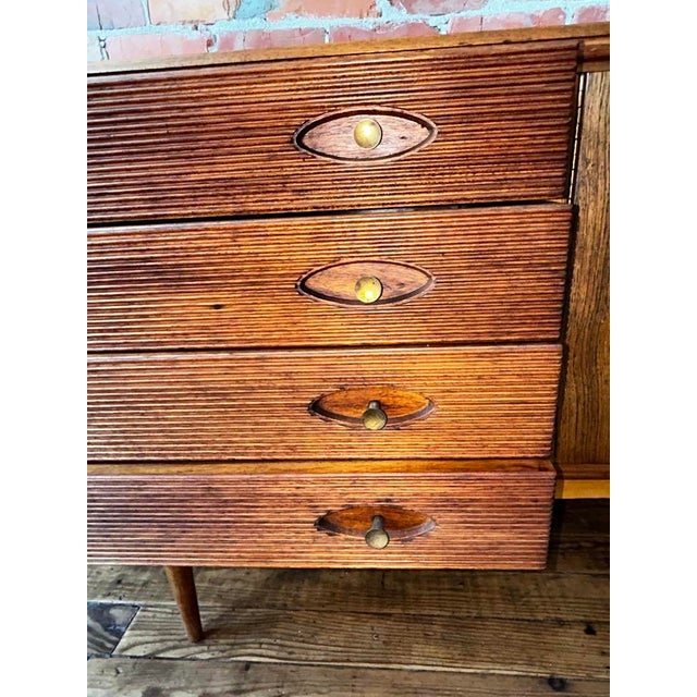Circa 1950 Robert Heritage Hamilton Mid-Century Modern Sideboard With Mixed Rosewood & Teak With Slatted Drawers For Sale - Image 9 of 18