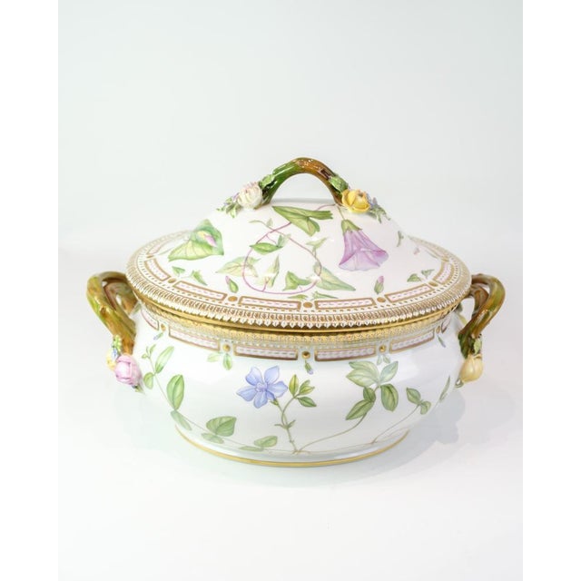Ceramic Model 20/3559 Flora Danica Lidded Tureen in Porcelain from Royal Copenhagen For Sale - Image 7 of 16