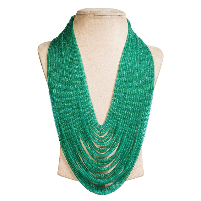 Gemstone Natural Zambian Emerald Beads in 20 lines For Sale - Image 7 of 18