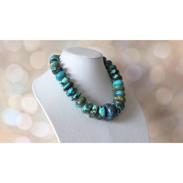 Early 21st Century Hubei Turquoise Beaded Necklace With Sterling Silver Turquoise Clasp, 21.5" For Sale - Image 5 of 10