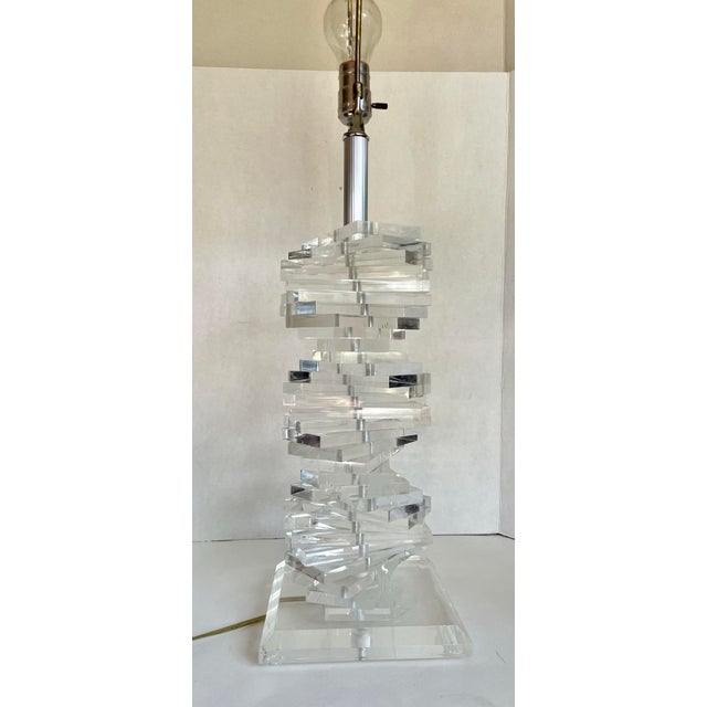 Transparent 1970's Modern Stacked Lucite Spiral Staircase Table Lamp in the Style of Karl Springer For Sale - Image 8 of 12