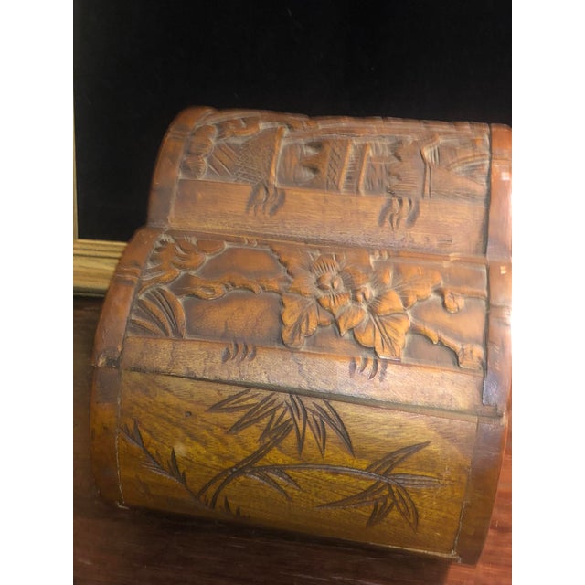 Chinoiserie Mid-Century Hand-Carved Camphor Wood Scalloped Chest With Brass Latch For Sale - Image 3 of 18