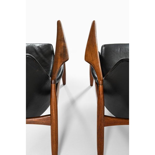 Sälen Easy Chairs in Leather and Teak attributed to Ib Kofod-Larsen, 1950s, Set of 2 For Sale - Image 4 of 11