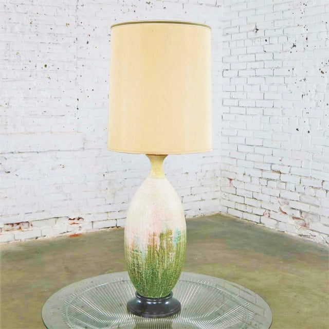 Large Mid Century Modern Ceramic Table Lamp With Cream Fuchsia