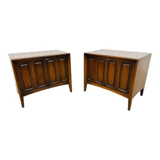 Mid-Century Modern Broyhill Emphasis Walnut Nightstands - Set of 2 For Sale