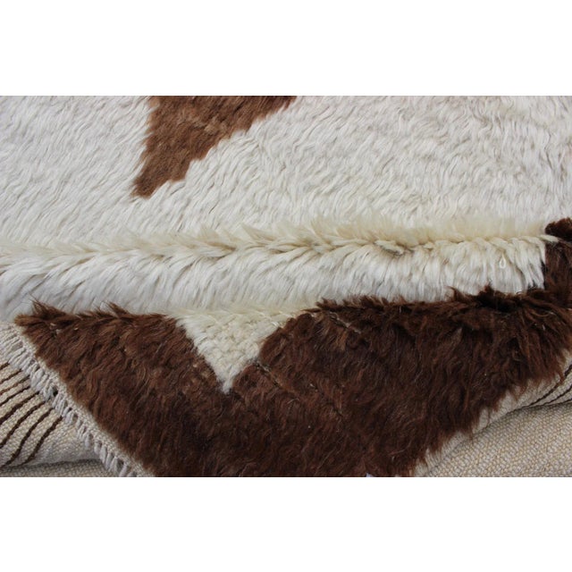 Mid 20th Century Vintage Turkish Tulu Rug With a Minimalist Design in Off White and Brown For Sale - Image 11 of 13