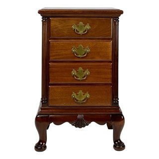 Vintage Continental Furniture Co. Queen Anne Style Mahogany 4-Drawer Bedside Chest For Sale