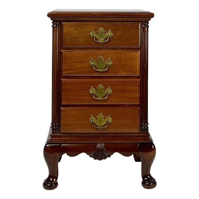 Vintage Continental Furniture Co. Queen Anne Style Mahogany 4-Drawer Bedside Chest For Sale