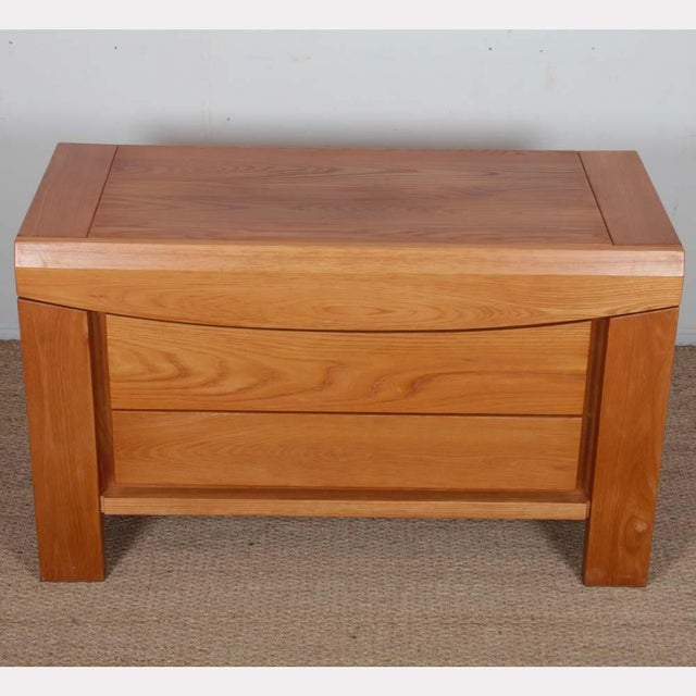 Vintage Chest of Drawers in Elm, 1980s, in Good conditions. Designed 1980 to 1989
