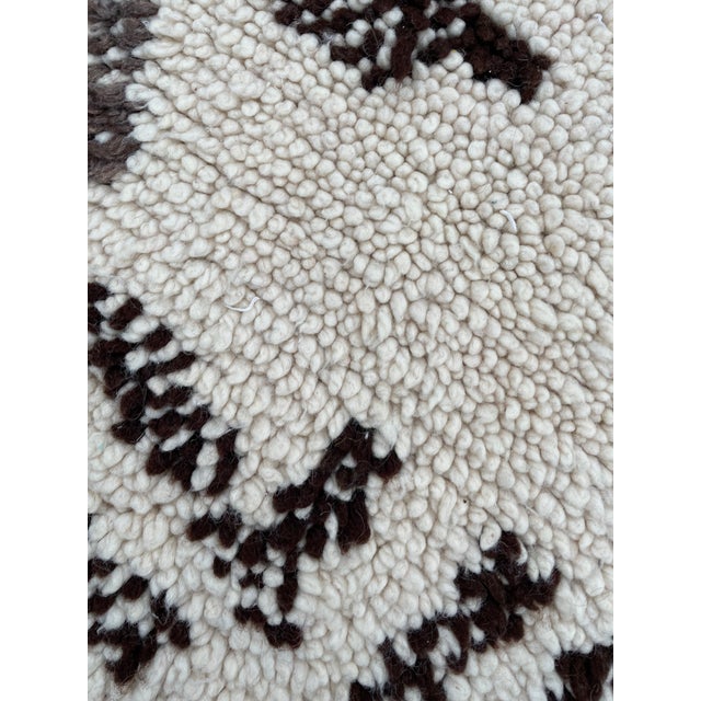 Moroccan Artist Early 21st Century Vintage Berber Moroccan Beni Ouarain Area Wool Rug For Sale - Image 4 of 9