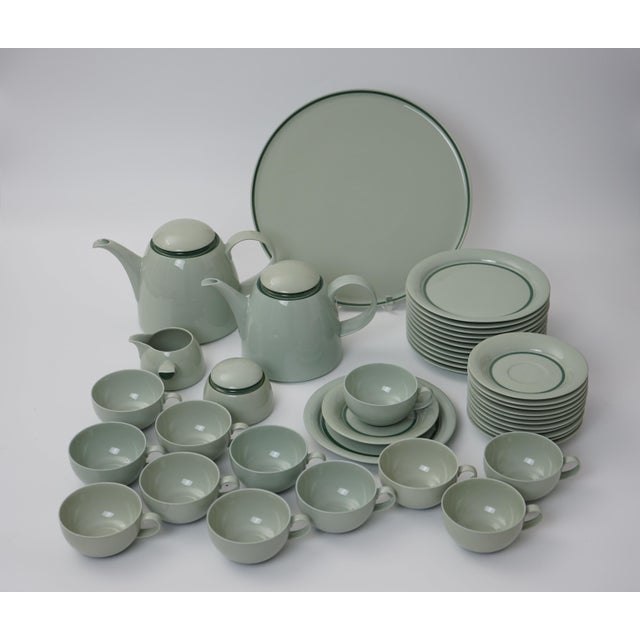 1970s Shape 680 Selecta Decor S-117 in Celadon Green Tea Service by Ernst August Sundermann for Fürstenberg, 1970s, Set of 45 For Sale - Image 5 of 18