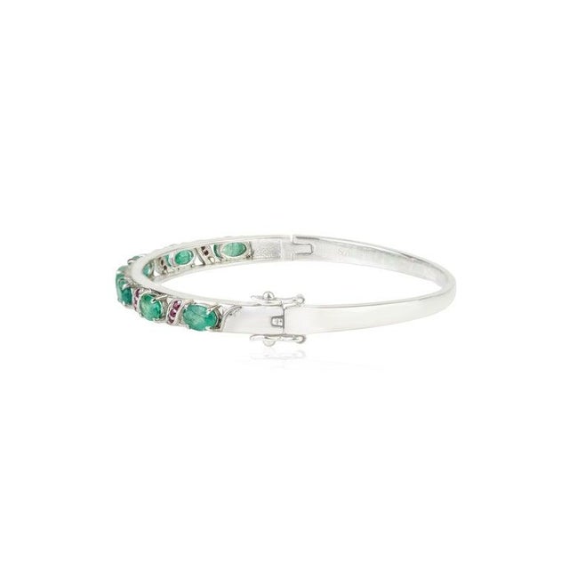 Modern Vintage 925 Sterling Silver Emerald & Ruby Gemstone Bangle Bracelet For Sale - Image 3 of 9