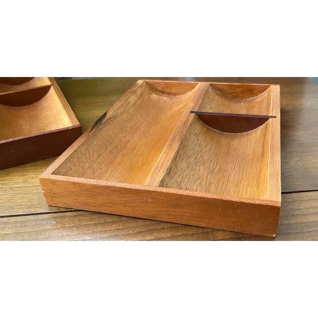 1970s 1970s Pair of Mid-Century Modern Wooden Jewelry Valets / Dresser Trays Attributed to Henredon For Sale - Image 5 of 8