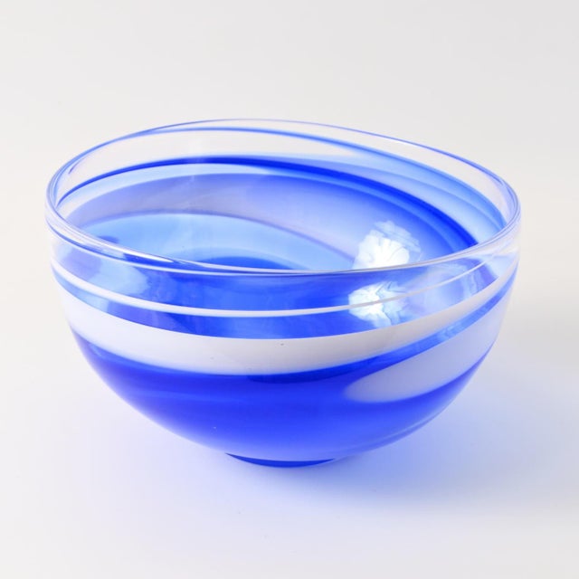 Blue and White Studio Glass Bowl by Maibritt Jönsson & Pete Hunner for Baltic Sea Glass, 1989 For Sale - Image 6 of 9