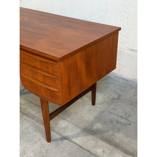 Vintage Danish Teak Executive Desk Mid Century Modern Scandinavian 6 Drawer For Sale In Los Angeles - Image 6 of 10